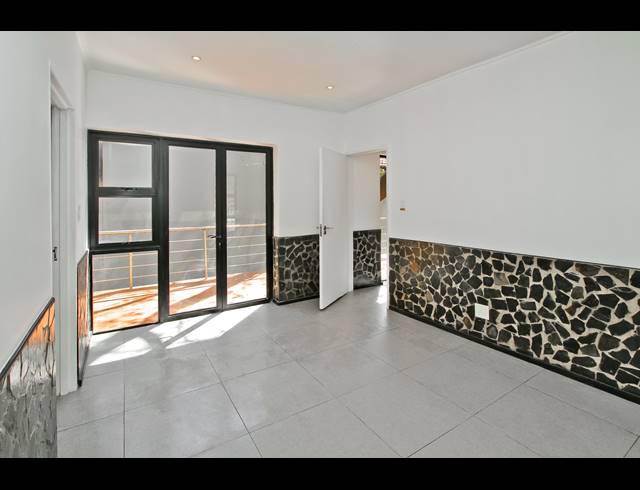854M² BUILDING FOR SALE IN BRAMLEY